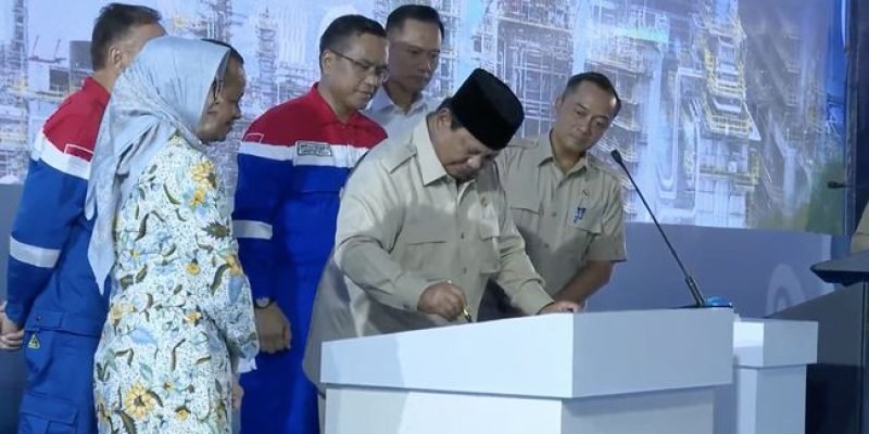 presiden-prabowo-subianto-saat-melakukan-peresmian-infrastruktur-energi-terintegrasi-pertamina-rdmp-balikpapan-kalimantan-timu-1768211599132_169